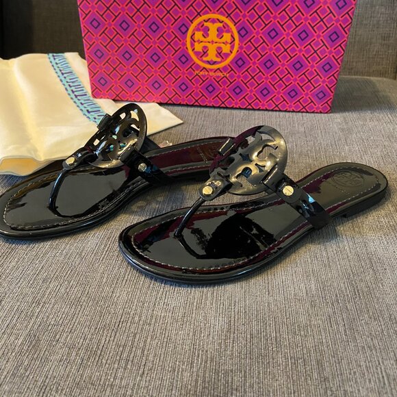 Tory Burch Women's Miller Patent Thong Sandal, Black 8.5 - Picture 3 of 8